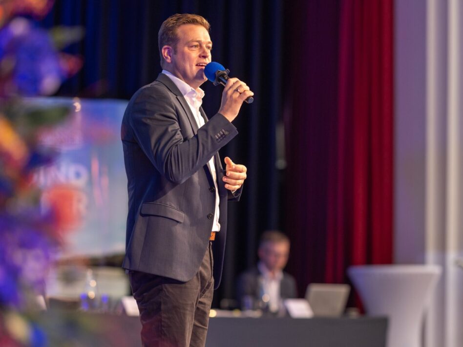 Landesrat Stefan Kaineder unterstrich in seiner Rede die Vorreiterrolle der oö. Wasserversorger bei der Anpassung an den Klimawandel