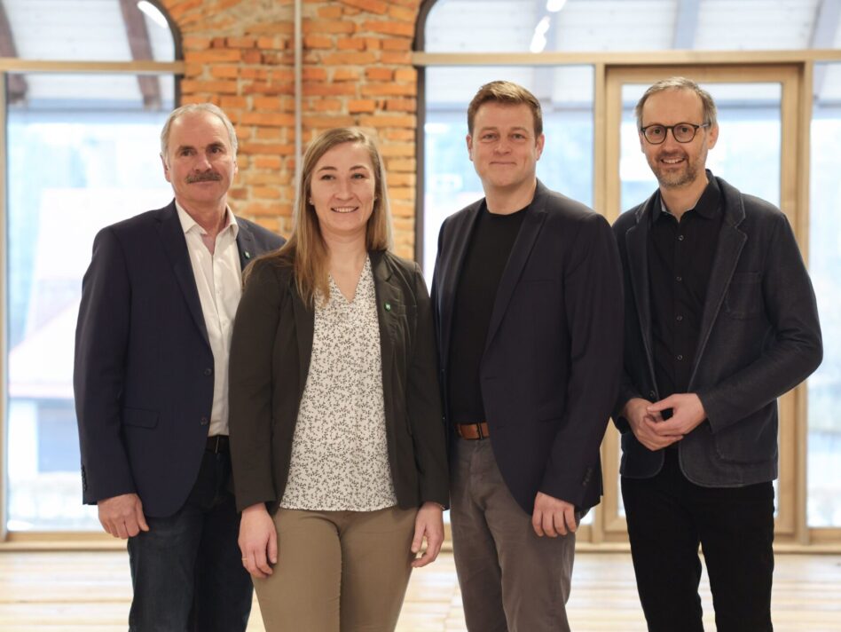 v.l. Bgm. Johann Mitterlehner, Elisabeth Reisenberger, LR Stefan Kaineder und Norbert Rainer,