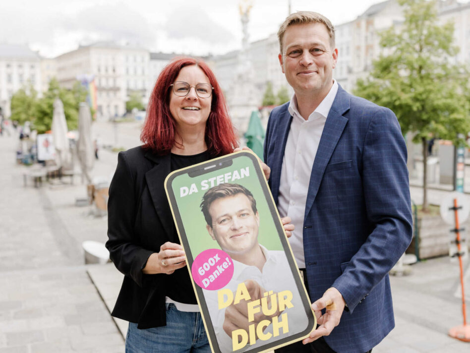 Landesgeschäftsführerin Ursula Roschger mit Landesrat Stefan Kaineder zur erfolgreichen Kampagnenbilanz.