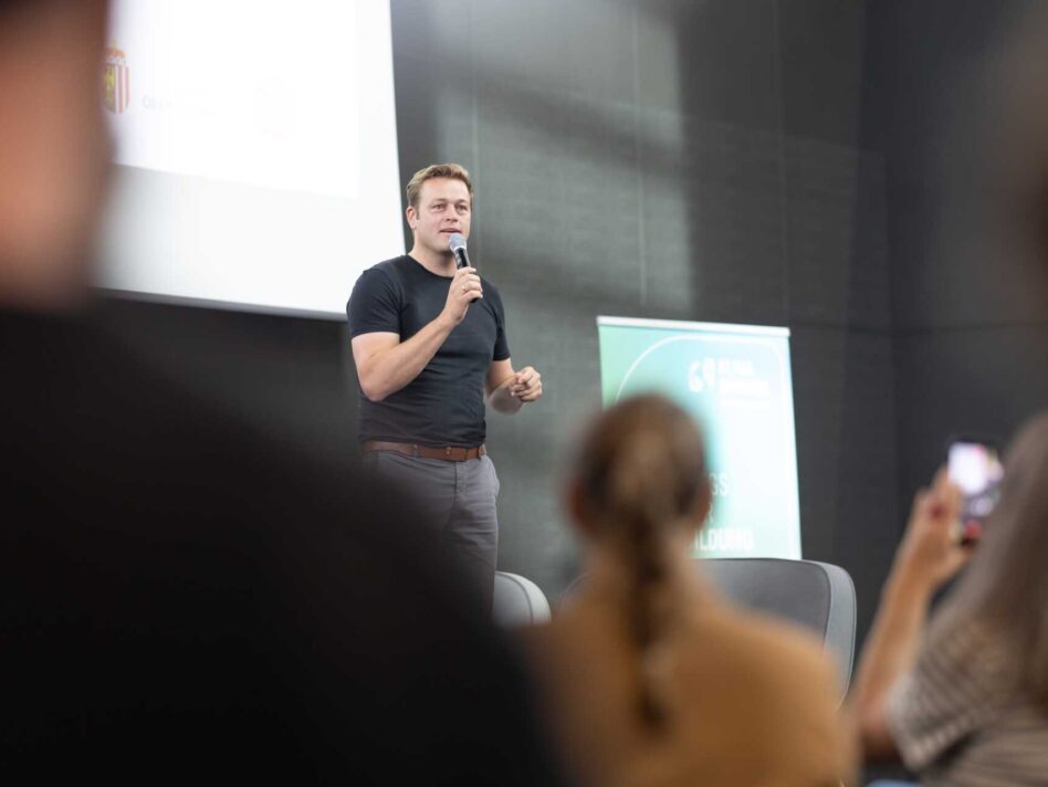 Der 6. Jugendklimagipfel in der Kepler Hall stand unter dem Motto „Re:Think – Re:Use – Re:Design“ und war ein voller Erfolg. Der 6. Jugendklimagipfel in der Kepler Hall stand unter dem Motto „Re:Think – Re:Use – Re:Design“ und war ein voller Erfolg.