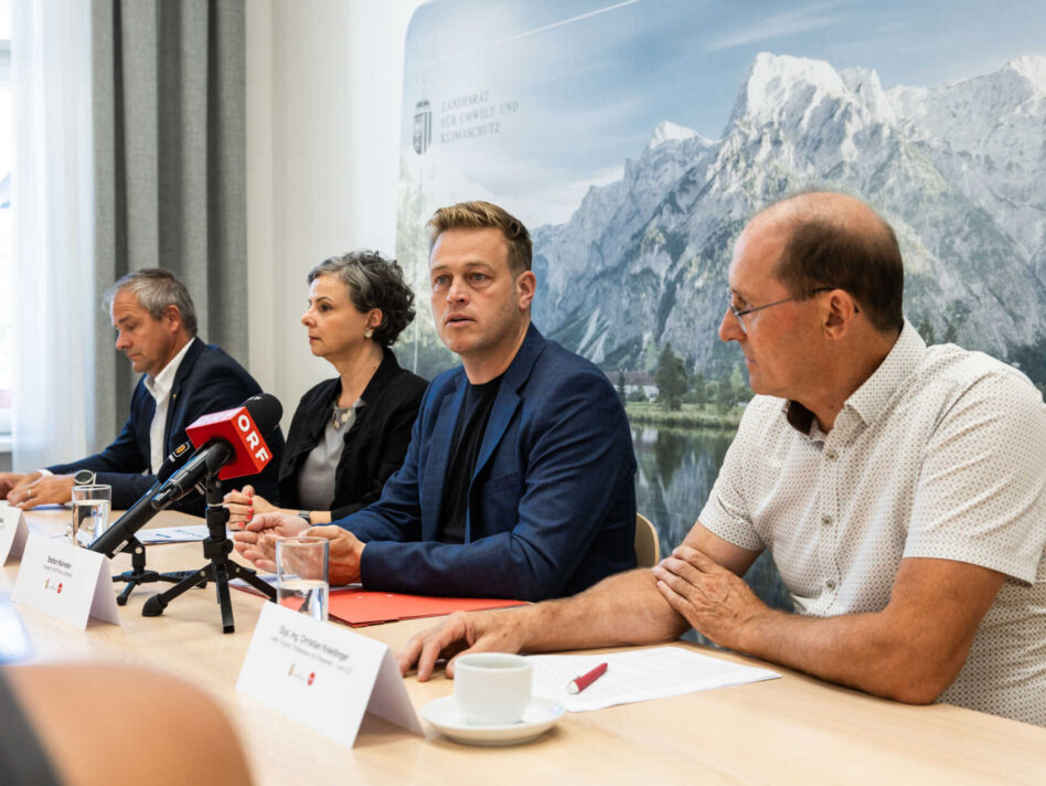 Umwelt- und Klima-Landesrat Stefan Kaineder zieht gemeinsam mit den Expert:innen der „Taskforce Trockenheit“ Bilanz zur aktuellen Dürreperiode und den Auswirkungen auf die Trinkwasserversorgung in Oberösterreich Umwelt- und Klima-Landesrat Stefan Kaineder zieht gemeinsam mit den Expert:innen der „Taskforce Trockenheit“ Bilanz zur aktuellen Dürreperiode und den Auswirkungen auf die Trinkwasserversorgung in Oberösterreich