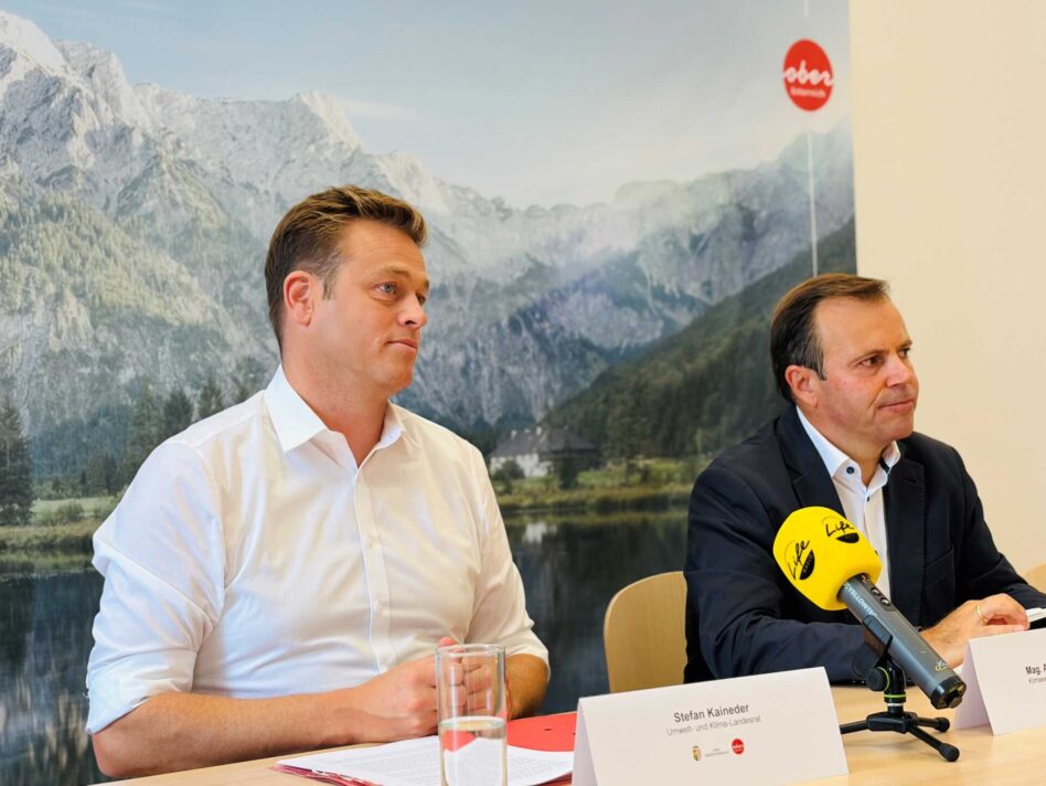 Umwelt- und Klima-Landesrat Stefan Kaineder und Klima-Experte Alexander Ohms bei der Pressekonferenz über die Klima-Sommer-Bilanz